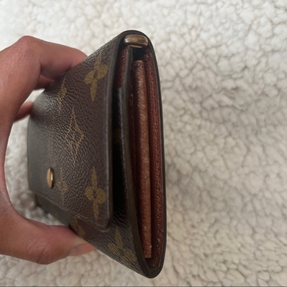 Authentic Louis Vuitton Compact wallet in Monogram - Picture 5 of 12